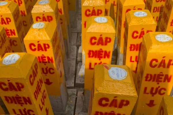 Cột mốc báo hiệu cáp điện lực